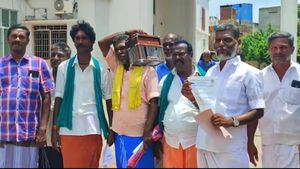 தாட்கோ கடனுதவி.. பெட்டிக்கடை வைக்க ரூ.5 லட்சம் அரசு லோன் தேவை.. மதுரை கலெக்ரிடம் கேட்டது யார் பாருங்க