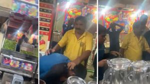 பழ ஜூசில் யூரின் கலந்து விற்ற கடைக்காரர்.. விசாரணைக்கு சென்ற போலீசாருக்கு காத்திருந்த ஷாக் 