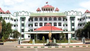 யூகலிப்டஸ் மரங்கள் நிறைய தண்ணீரை உறிஞ்சும் என்பது கட்டுக்கதையாக இருக்கும்.. உயர்நீதிமன்றம் கருத்து 