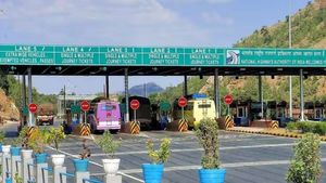 முதல் 20 கிமீ-க்கு டோல் கட்டணம் கிடையாது.. வாகன ஓட்டிகளுக்கு மத்திய அரசு சொன்ன குட்நியூஸ் 