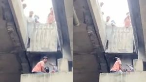 மோதிய கார்.. நொய்டா மேம்பாலத்தில் இருந்து விழுந்த பெண்.. மரண விழும்பில் தப்பிய அதிசயம்