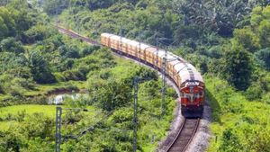 மதுரை-போடிநாயக்கனூர் ரயில் பாதையில்.. சின்னதாய் ஒரு உத்தரவு.. 40 நிமிட பயண நேரம் குறையும் 