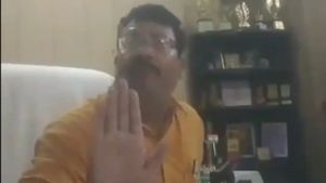 மதம் மாற்ற பார்க்குறாயா.. உபியில் பள்ளிக்கு நான்வெஜ் கொண்டு சென்ற குழந்தையை வெளியேற்றிய முதல்வர் 