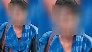 வேலூர் ஆண்ட்டி.. சித்தியுடன் மிஸ்ஸான 17 வயது சிறுவன்.. குடியாத்தம் போலீசுக்கு தலையே சுத்திருச்சாமே