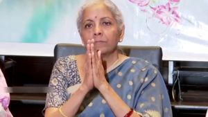 உங்களை கை கூப்பி கேட்கிறேன்.. கோவையில் வணக்கம் போட்டு விளக்கம் சொன்ன நிர்மலா சீதாராமன் 