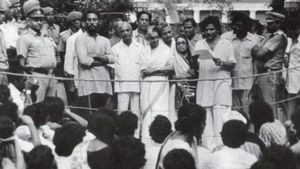 இந்திராவை எதிர்த்து குற்றப்பத்திரிகை வாசித்த மாணவன்! யார் இந்த யெச்சூரி? 