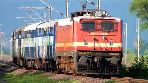 சென்னை சென்ட்ரல்-கோவை இடையே சிறப்பு ரயில்.. வெள்ளிக்கிழமை ஈஸியாக ஊருக்கு போகலாம்.. குட்நியூஸ் 