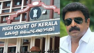  மலையாள கரையில் மலைக்க வைக்கும் புகார்! கண்ணீருடன் குமுறும் நடிகைகள்.. கோர்ட்டுக்கு ஓடும் நடிகர்கள்