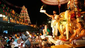வியாழக்கிழமையில் துளசி மாலை, பஞ்சகச்சத்தில் திருப்பதி ஏழுமலையான்! உண்டியல் காணிக்கை எவ்வளவு? 