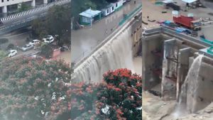 ஐடி கம்பெனிக்குள் மாட்டிக்கொண்ட ஊழியர்கள்.. சுவரில் உருவான நீர் வீழ்ச்சியால் பீதி.. பெங்களூரில்!