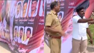  தவெக மாநாடு பேனர்களை அகற்றும் போலீசார்.. வாக்குவாதம்! விழுப்புரம் பகுதியில் என்ன நடக்கிறது?