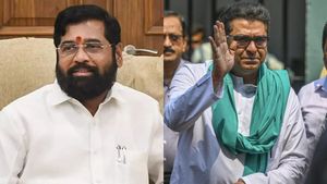 ஷிண்டே சிவசேனா முதுகில் குத்திய பாஜக- ராஜ்தாக்கரே மகனுக்கு ஆதரவு அறிவிப்பால் கடும் குழப்பம்! 