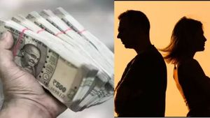 பூஜையறை டூ படுக்கையறை.. கட்டு கட்டாக லஞ்ச பணம்.. மனைவியை சிக்கவிட்ட கணவன்