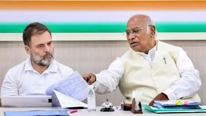 ஜார்க்கண்ட் சட்டமன்ற தேர்தல்.. இரவோடு இரவாக காங்கிரஸ் வெளியிட்ட வேட்பாளர் லிஸ்ட்!