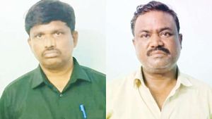 கடலூர் டாஸ்மாக் கடைகளில் தீபாவளி ரெய்டை தடுக்க மாஸ்டர் பிளான் போட்ட மேலாளருக்கு மறக்க முடியாத பரிசு 
