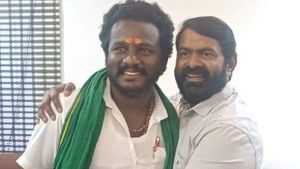  சீமானுக்கு ஷாக்! இன்னொரு மாவட்ட செயலாளரும் விலகல்! ஒட்டுமொத்த விழுப்புரம் நாம் தமிழர் கட்சியே காலி!