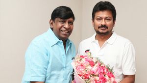 மன்னனை சந்தித்த மாமன்னன்! துணை முதலமைச்சர் உதயநிதிக்கு வாழ்த்து சொன்ன வடிவேலு! முகமெல்லாம் பூரிப்பு! 