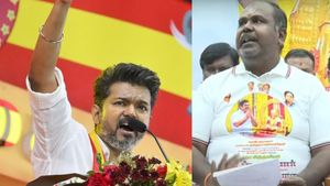 அதிமுக போராட்டத்தின் மறுவடிவம் விஜய் மாநாடு-இரு கட்சிகளுக்கும் ஒரே சிந்தனை-ஆர்பி உதயகுமார் பாராட்டு 