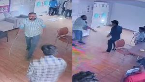 நெல்லை ஜல் நீட் அகாடமியில் பிரம்படி வாங்கிய பிள்ளைகள் அங்கேயே நீட் படிப்பார்கள்! பெற்றோர் மனு 