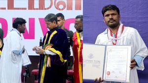 ஆளுநரிடம் புகார் கொடுத்தா ஆய்வு செய்வாங்கனு கூடவா தெரியாது.. கழிவறை 'கப்பால்' கடுப்பான அமைச்சர் 
