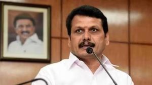 நான்தான் நிப்பேன் தள்ளி நில்லு.. செந்தில் பாலாஜியின் பின்னால் நிற்க திமுக நிர்வாகிகள் தள்ளுமுள்ளு 