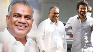 கூட்டம் சும்மா அள்ளுது.. தளபதியே காரணம்! தொல்லை பண்ணாதீங்க.. தவெக புஸ்ஸி ஆனந்த் இப்படி சொல்லிட்டாரே?