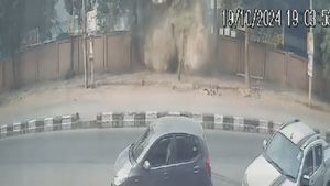  டெல்லியை அதிர வைத்த சம்பவம்.. மர்ம பொருள் எப்படி வெடித்தது? வெளியான பரபரப்பு சிசிடிவி காட்சிகள் 