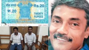 பில் கலெக்டர் கிளம்பிட்டாரு.. கூடவே டிரைவிங் லைசென்ஸ் தராத பூந்தமல்லி ஆர்டிஓ ஆபீசர்.. அட திருவள்ளூர்