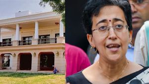 டெல்லி முதல்வர் அதிஷி அதிகாரப்பூர்வ வீட்டில் இருந்து வலுக்கட்டாயமாக வெளியேற்றப்பட்டது ஏன்? 