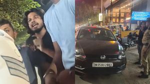  போன கொடுங்க.. கனிமொழி எம்பி பிஏவின் தம்பி நானு! மதுபோதையில் மண்டைகாய விட்ட கும்பல்! வெளியான வீடியோ!