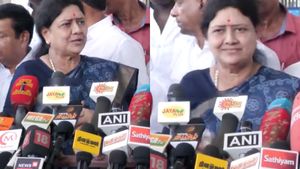 ’அது’ தானே என் வேலையே.. பொடி வைத்து பேசிய சசிகலா! ‘இவர்’ தான் முதல்வர் ஆவார்.. அதகளமான அதிமுக! 