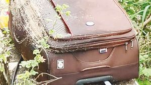 லாட்ஜில் வைத்து டார்ச்சர்.. பெண்ணுக்கு வயது 18.. சேலம் சூட்கேஸில் உடல் குறித்து திடுக்கிடும் தகவல் 