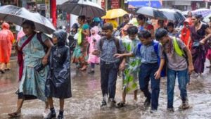கனமழையால் தேனி, நெல்லையில் இன்று பள்ளிகளுக்கு விடுமுறை.. மதுரையில் 2 வருவாய் கோட்டங்களுக்கு லீவ் 