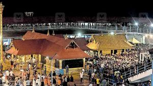 சபரிமலை பக்தர்களுக்கு குட் நியூஸ்.. ஆன்லைன் பதிவு கட்டாயம் இல்லை.. சீசனையொட்டி முக்கிய அறிவிப்பு 