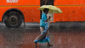 ஒரே நாளில் 30 செமீ.. சென்னை புறநகரை மிரட்டிய மழை.. இதுக்கு முன்னாடி எப்போ இப்படி பெய்தது பாருங்க 