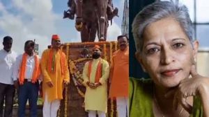கர்நாடகா: பத்திரிகையாளர் கவுரி லங்கேஷ் கொலையாளிகளுக்கு பிரம்மாண்ட வரவேற்பு தந்த இந்துத்துவா குழு! 