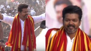தளபதி, தளபதி என முழங்கிய தொண்டர்கள்.. ஆரவாரத்தைப் பார்த்து கண்கலங்கிய விஜய் 