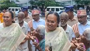 மூதாட்டிக்கு இன்ப அதிர்ச்சி.. ஒரே உத்தரவில் நெகிழ வைத்த வேலூர் கலெக்டர் சுப்புலட்சுமி யார் தெரியுமா? 