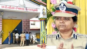வேலூர் சிறைத்துறை டிஐஜி ராஜலட்சுமி உள்பட 3 பேர் சஸ்பெண்ட்.. ஐகோர்ட் உத்தரவால் அரசு அதிரடி முடிவு 