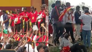 விஜய் இப்படி செய்வாருனு நினைக்கலை! தண்ணீர் கேட்ட தவெக தொண்டர்களுக்கு நேர்ந்த கதி.. 60 பேர் மயக்கம் 
