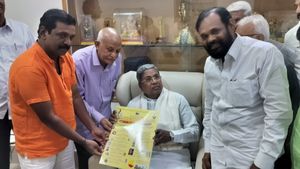 சபாஷ்.. கை கோர்க்கும் தமிழர்கள்-கன்னடர்கள்!  பெங்களூரில் முதல்முறையாக நடக்கிறது ஒற்றுமை மாநாடு!