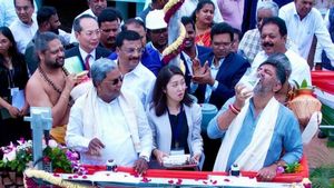  காவிரி 5-வது கட்ட குடிநீர் திட்டம்: தமிழகத்தை சேர்ந்த ஐஏஎஸ் அதிகாரியை பாராட்டிய சித்தராமையா, டிகேஎஸ்