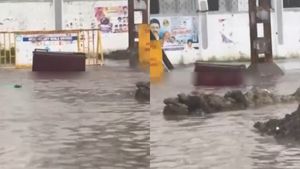 அதென்ன வெள்ளத்தில் மிதக்குது? வேகமாக போகுதே.. கலங்கி பார்த்த கந்தன்சாவடி.. சென்னை புறநகர் தவிப்பு