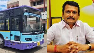 இனி சொகுசா பயணிக்கலாம்.. கோவைக்கு வந்தாச்சு லோ ப்ளோர் பஸ்.. இதுல இவ்வளவு வசதிகளா 