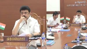 சமூக வலைதள வதந்திகளை நம்ப வேண்டாம்- அரசு முன்னெச்சரிக்கைகளை மட்டும் பின்பற்றுங்க.. முதல்வர் ஸ்டாலின் 