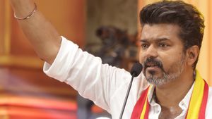 ‘இழப்பீடு கேட்கல விஜய்.. ஆறுதல் கூட சொல்ல முடியாதா’..  கொந்தளித்த தவெக நிர்வாகியின் உறவினர்கள் 