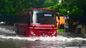  பயணிகள் கவனத்திற்கு.. சென்னை கனமழையால் பேருந்து வழித்தடங்கள் மாற்றம்! போக்குவரத்துக் கழகம் அறிவிப்பு