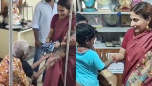 புடவை கலர் பிடிக்கல.. எதார்த்தமாக பேசிய ஆதரவற்ற மூதாட்டி.. நெகிழ வைத்த ஐஸ்வர்யா ரஜினிகாந்த் 