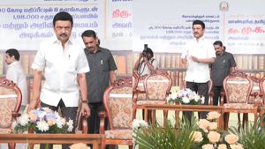 மகாபிரபு நீங்க இங்கயும் வந்துட்டீங்களா? முதல்வர் நிகழ்ச்சியில் 'கடவுளே அஜித்தே'..! கோவை குசும்புயா.! 