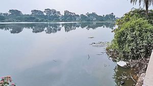 பெங்களூர் ஐடி ஊழியர்கள் சென்ற கார்.. ஓசூரில் ஏரிக்குள் பாய்ந்தது... ஒருவர் கூட உயிருடன் இல்லை 